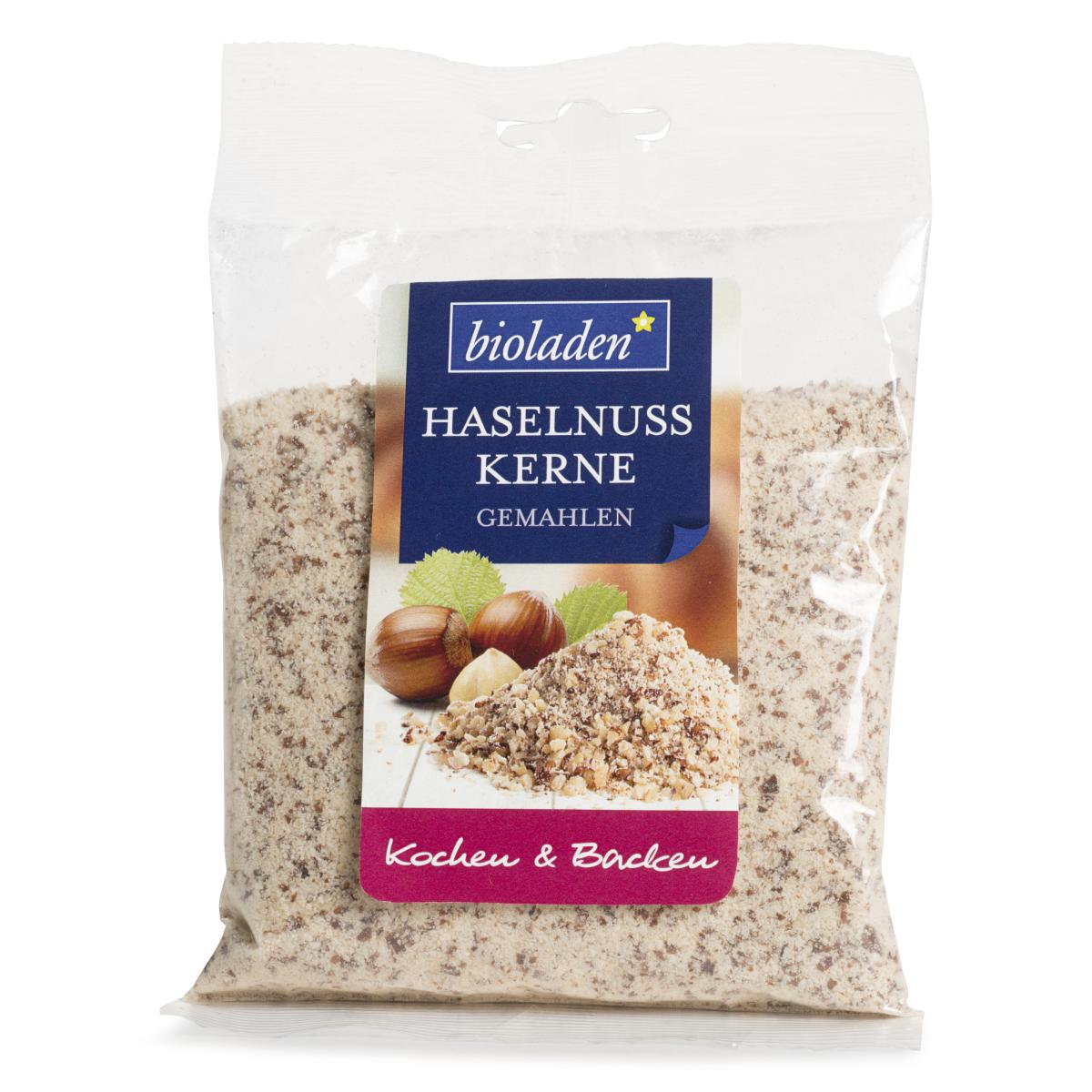 b*Haselnusskerne natur gemahlen